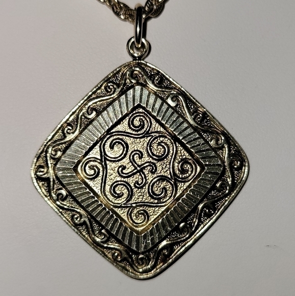 Vintage West Germany pendant necklace medallion - Picture 3 of 7